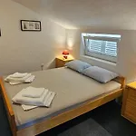 Gmz Beachfront Apartment, Croatia Apartamento Kruševo