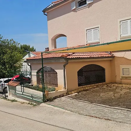Lägenhet Gmz Beachfront Apartment, Croatia