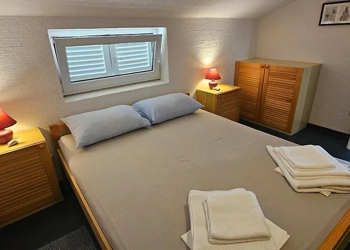شقة Gmz Beachfront Apartment, Croatia *